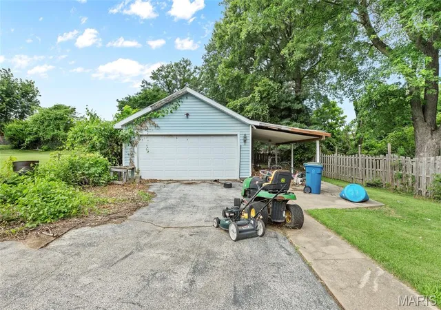 Photo 2 of Sale Pending at 806 Roedale Ave, Alton, IL 62002 | MLS# MIS26039311 | Listing updated on 2026-08-13