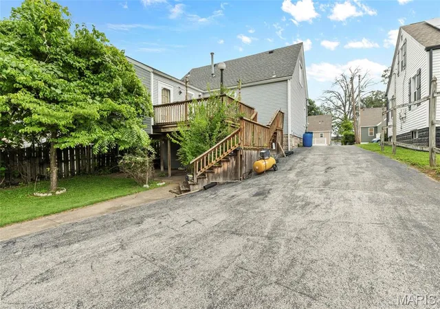 Photo 3 of Sale Pending at 806 Roedale Ave, Alton, IL 62002 | MLS# MIS26039311 | Listing updated on 2026-08-13