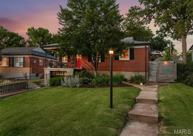 2nd image of 1524 N Berry Rd, Rock Hill, MO 63119 | MLS# MIS26039332