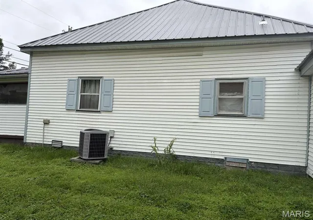 Homes for sale in Poplar Bluff, MO | 1005 Spring St, Poplar Bluff, MO 63901 | MLS# MIS26039338