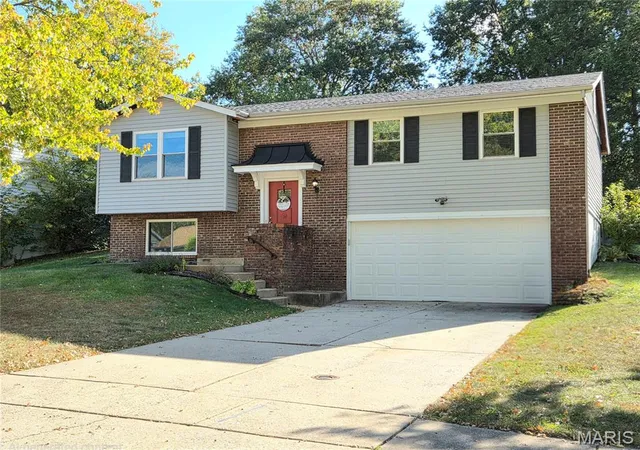 Photo 1 of Single family home for sale at 1382 Premio Dr, Fenton, MO 63026 | MLS# MIS26039392 | Listing updated on 2026-10-14