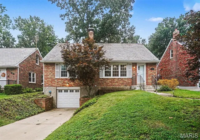 Homes for sale in St Louis, MO | 90 Greendale Dr, St Louis, MO 63121 | MLS# MIS26039404