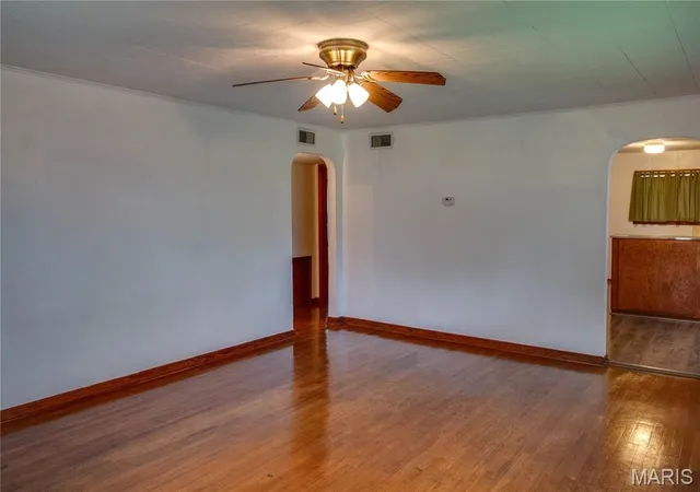 Homes for sale in Jerseyville, IL | 208 E Exchange St, Jerseyville, IL 62052 | MLS# MIS26039406
