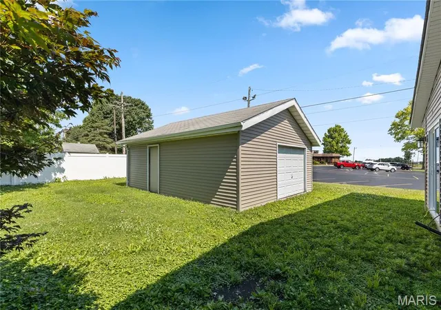 Homes for sale in Granite City, IL | 4219 Old Alton Rd, Granite City, IL 62040 | MLS# MIS26039412