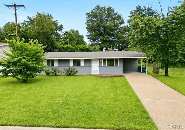 Homes for sale in Manchester, MO | 404 Spring Meadows Dr, Manchester, MO 63011 | MLS# MIS26039413