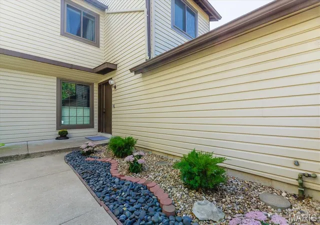 2nd image of 640 Painted Vista Dr, Ballwin, MO 63021 | MLS# MIS26039437
