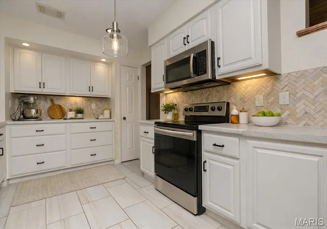 Photo 3 of Townhouse for sale at 640 Painted Vista Dr, Ballwin, MO 63021 | MLS# MIS26039437 | Listing updated on 2026-09-25