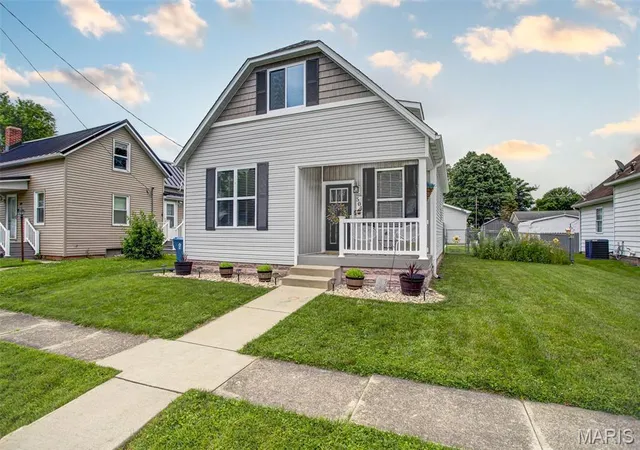 Homes for sale in St. Jacob, IL | 504 Napolean, St. Jacob, IL 62281 | MLS# MIS26039440