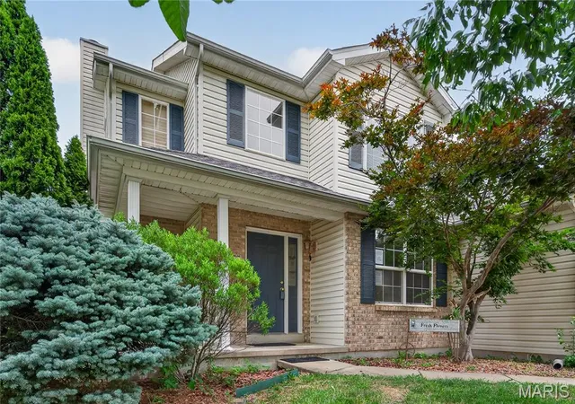 Photo 3 of Sale Pending at 14 Spring Time Ct, Saint Charles, MO 63303 | MLS# MIS26039441 | Listing updated on 2026-09-03