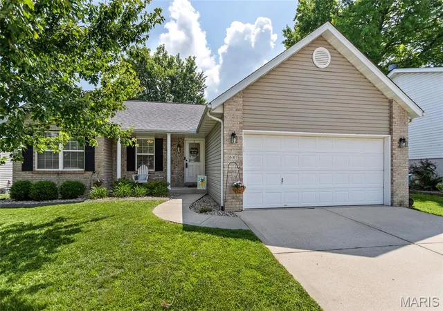 Homes for sale in Collinsville, IL | 641 High School St, Collinsville, IL 62234 | MLS# MIS26039452