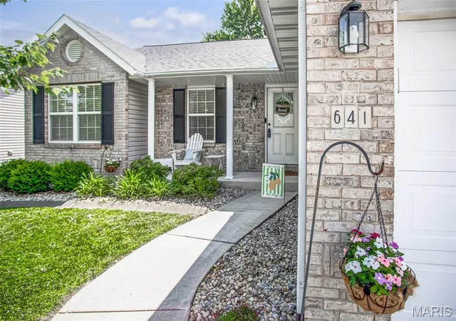 Homes for sale in Collinsville, IL | 641 High School St, Collinsville, IL 62234 | MLS# MIS26039452