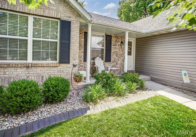 Homes for sale in Collinsville, IL | 641 High School St, Collinsville, IL 62234 | MLS# MIS26039452