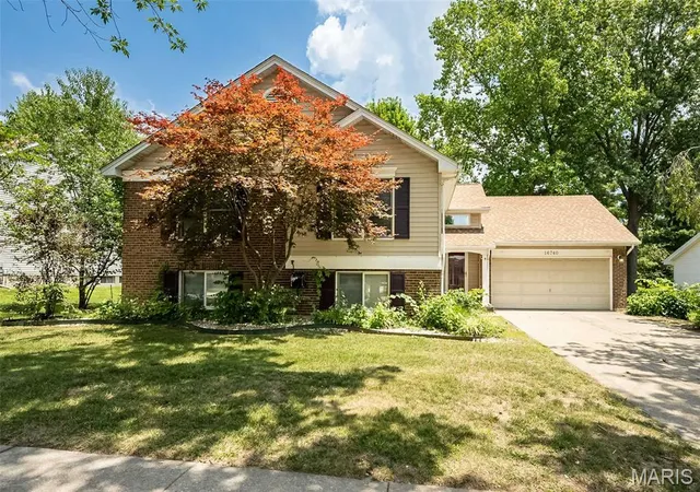 1st image of 16740 N Fork Ridge Dr, Florissant, MO 63034 | MLS# MIS26039453