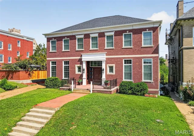 Photo 3 of Sale Pending at 5285 Washington Pl, St Louis, MO 63108 | MLS# MIS26039454 | Listing updated on 2026-09-15