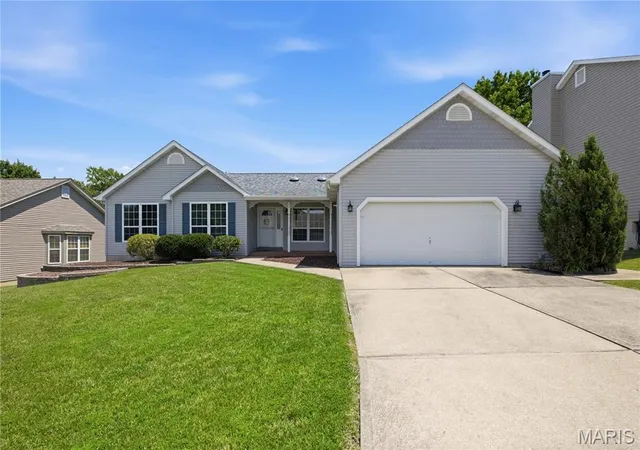 2nd image of 831 Glencorse Dr, Saint Peters, MO 63304 | MLS# MIS26039458