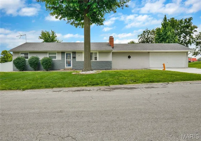 Homes for sale in Hazelwood, MO | 4 Hazelwood Ln, Hazelwood, MO 63042 | MLS# MIS26039460
