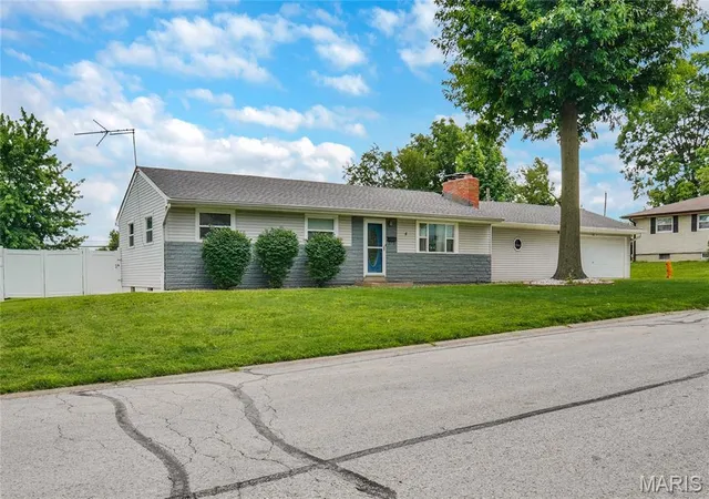 Homes for sale in Hazelwood, MO | 4 Hazelwood Ln, Hazelwood, MO 63042 | MLS# MIS26039460