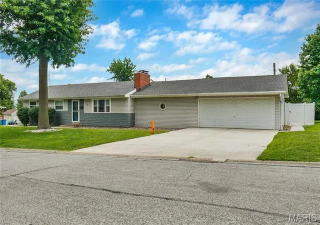 Homes for sale in Hazelwood, MO | 4 Hazelwood Ln, Hazelwood, MO 63042 | MLS# MIS26039460