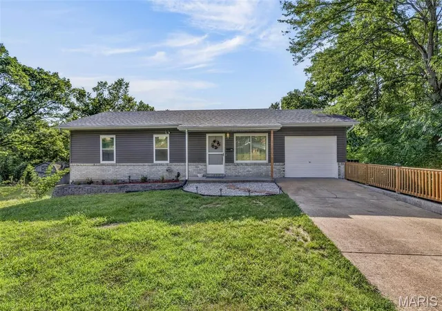 Homes for sale in De Soto, MO | 1100 S 5th St, De Soto, MO 63020 | MLS# MIS26039476