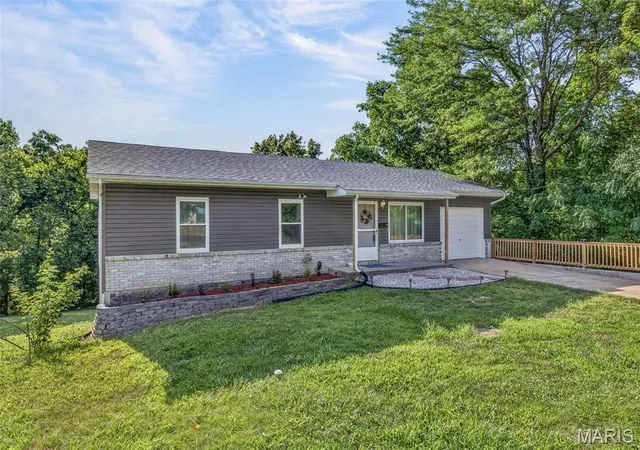 Homes for sale in De Soto, MO | 1100 S 5th St, De Soto, MO 63020 | MLS# MIS26039476