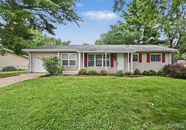 Homes for sale in Hazelwood, MO | 6706 Vineland Dr, Hazelwood, MO 63042 | MLS# MIS26039478