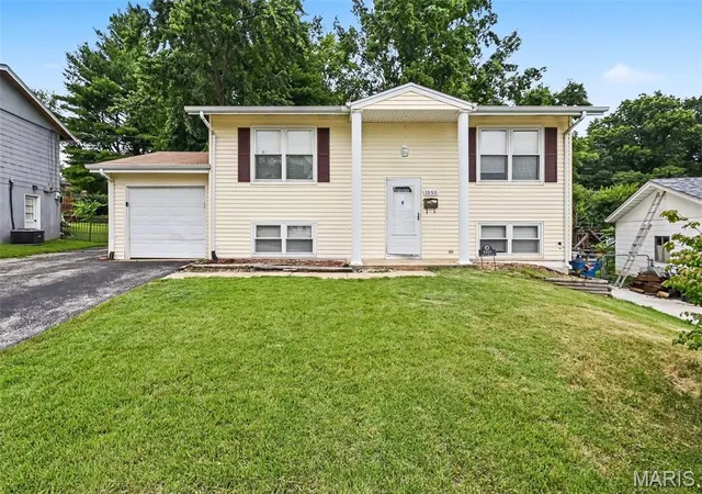 Homes for sale in Hazelwood, MO | 1555 Ville Gloria Ln, Hazelwood, MO 63042 | MLS# MIS26039480