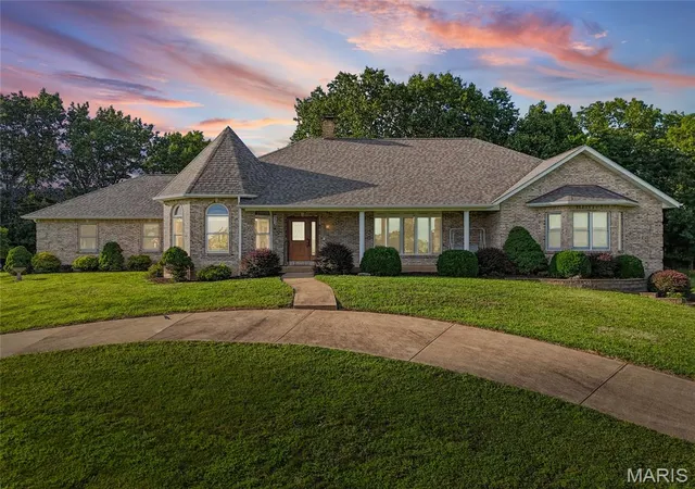 Homes for sale in Pevely, MO | 1301 Hillside Estates Dr, Pevely, MO 63070 | MLS# MIS26039481