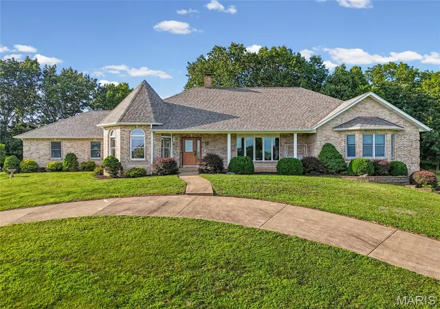 Homes for sale in Pevely, MO | 1301 Hillside Estates Dr, Pevely, MO 63070 | MLS# MIS26039481