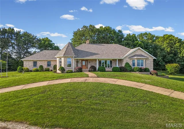 Homes for sale in Pevely, MO | 1301 Hillside Estates Dr, Pevely, MO 63070 | MLS# MIS26039481