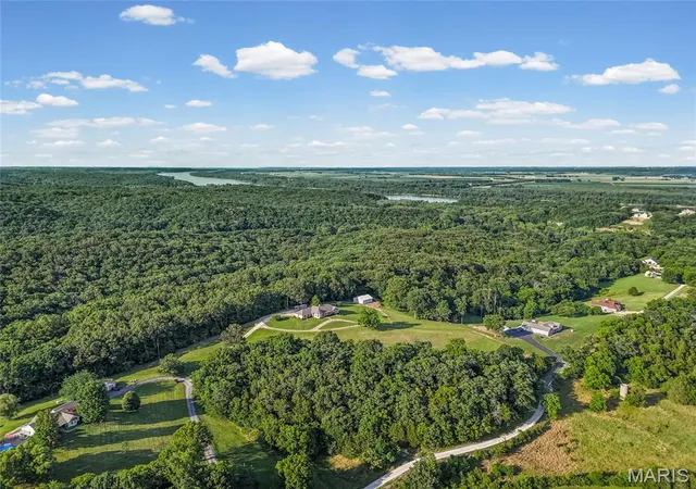 Homes for sale in Pevely, MO | 1301 Hillside Estates Dr, Pevely, MO 63070 | MLS# MIS26039481