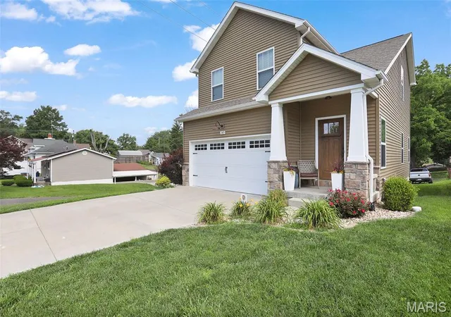Photo 2 of Single family home for sale at 149 W Lincoln St, Collinsville, IL 62234 | MLS# MIS26039482 | Listing updated on 2026-09-14