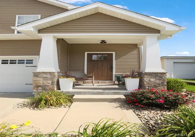 Photo 3 of Single family home for sale at 149 W Lincoln St, Collinsville, IL 62234 | MLS# MIS26039482 | Listing updated on 2026-09-14