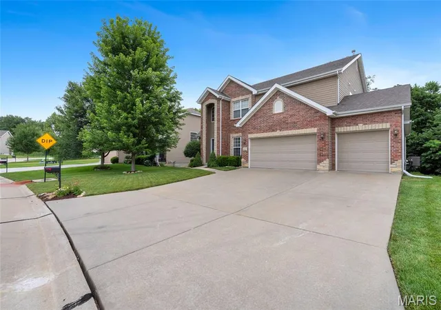 Homes for sale in Lake Saint Louis, MO | 612 Wyndview Dr, Lake Saint Louis, MO 63367 | MLS# MIS26039483