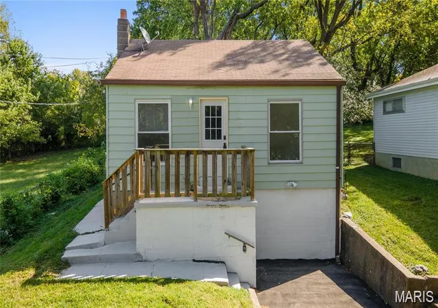 Homes for sale in Ferguson, MO | 6166 Emerald Ave, Ferguson, MO 63135 | MLS# MIS26039490