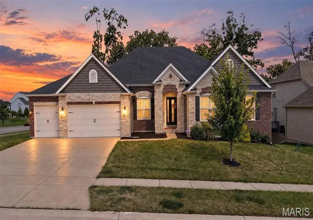 Photo 1 of Single family home for sale at 401 Hamlet Ct, Lake Saint Louis, MO 63367 | MLS# MIS26039502 | Listing updated on 2026-09-14