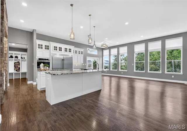 Photo 3 of Single family home for sale at 401 Hamlet Ct, Lake Saint Louis, MO 63367 | MLS# MIS26039502 | Listing updated on 2026-09-14