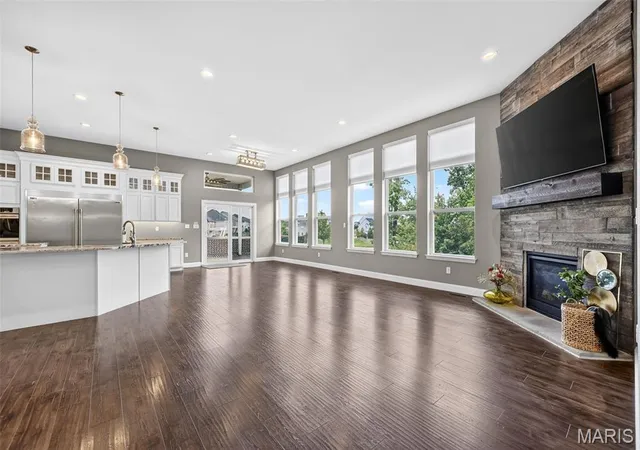 Photo 4 of Single family home for sale at 401 Hamlet Ct, Lake Saint Louis, MO 63367 | MLS# MIS26039502 | Listing updated on 2026-09-14