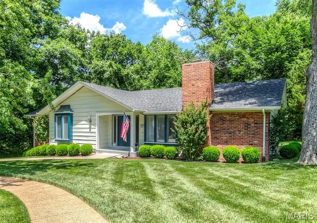 2nd image of 501 Clayworth Dr, Ballwin, MO 63011 | MLS# MIS26039506