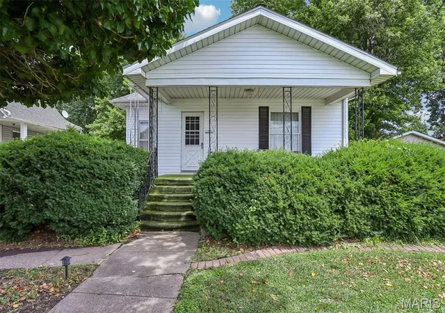 1st image of 602 N Harrison St, Litchfield, IL 62056 | MLS# MIS26039513