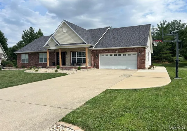Homes for sale in Godfrey, IL | 4607 Valleydale Rd, Godfrey, IL 62035 | MLS# MIS26039514