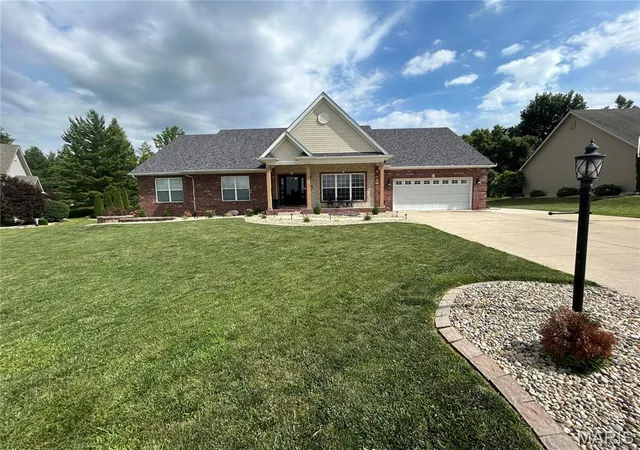 Homes for sale in Godfrey, IL | 4607 Valleydale Rd, Godfrey, IL 62035 | MLS# MIS26039514