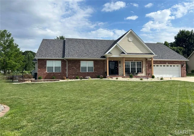 Homes for sale in Godfrey, IL | 4607 Valleydale Rd, Godfrey, IL 62035 | MLS# MIS26039514