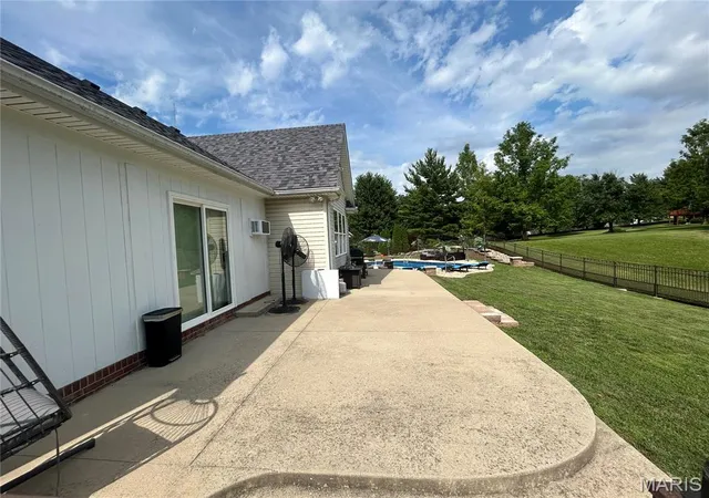 Homes for sale in Godfrey, IL | 4607 Valleydale Rd, Godfrey, IL 62035 | MLS# MIS26039514