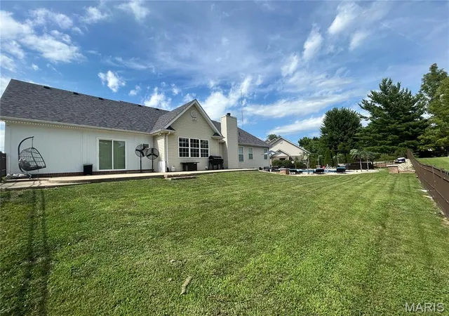 Homes for sale in Godfrey, IL | 4607 Valleydale Rd, Godfrey, IL 62035 | MLS# MIS26039514