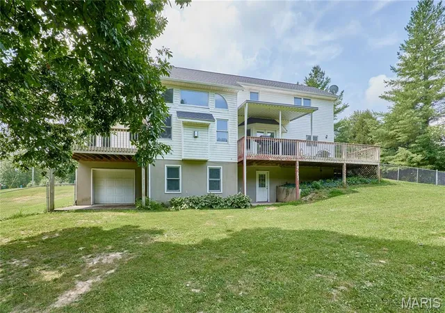 Homes for sale in Winfield, MO | 301 Country View Dr, Winfield, MO 63389 | MLS# MIS26039518