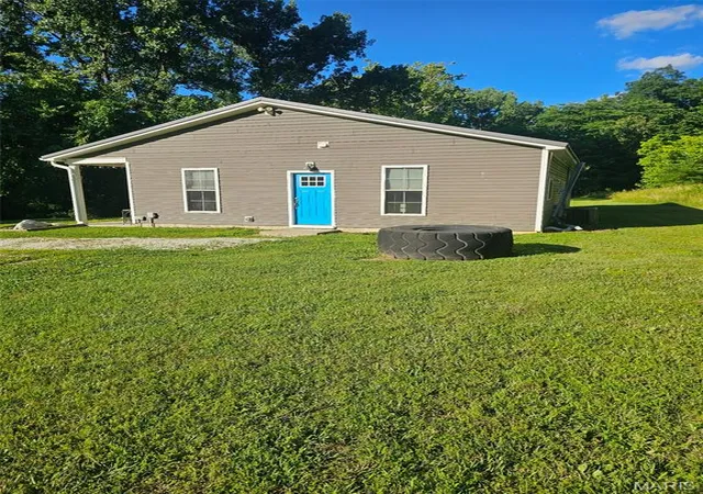 3rd image of 1329 Poor Farm Hollow Rd, Hardin, IL 62047 | MLS# MIS26039529