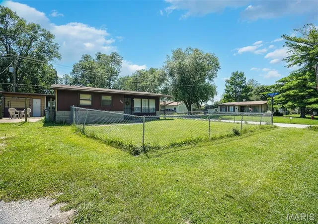 Homes for sale in East St Louis, IL | 1302 Saint Raphael St, East St Louis, IL 62206 | MLS# MIS26039545