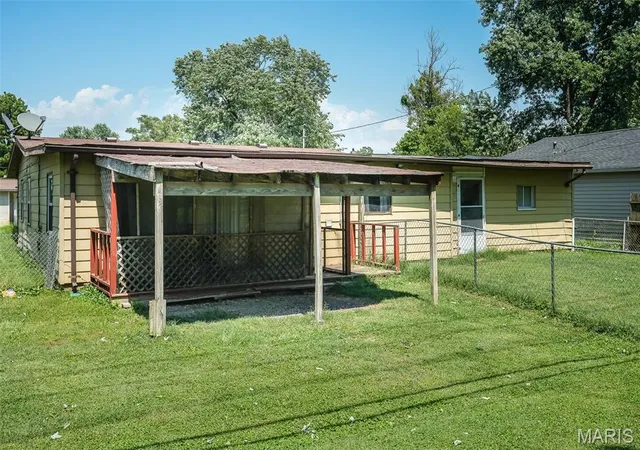 Homes for sale in East St Louis, IL | 1302 Saint Raphael St, East St Louis, IL 62206 | MLS# MIS26039545