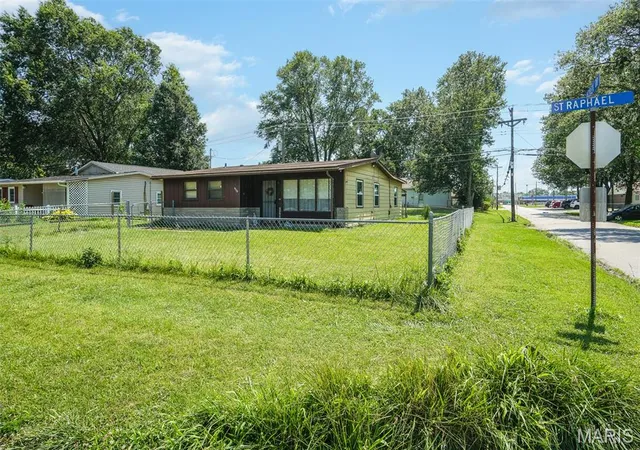 Homes for sale in East St Louis, IL | 1302 Saint Raphael St, East St Louis, IL 62206 | MLS# MIS26039545