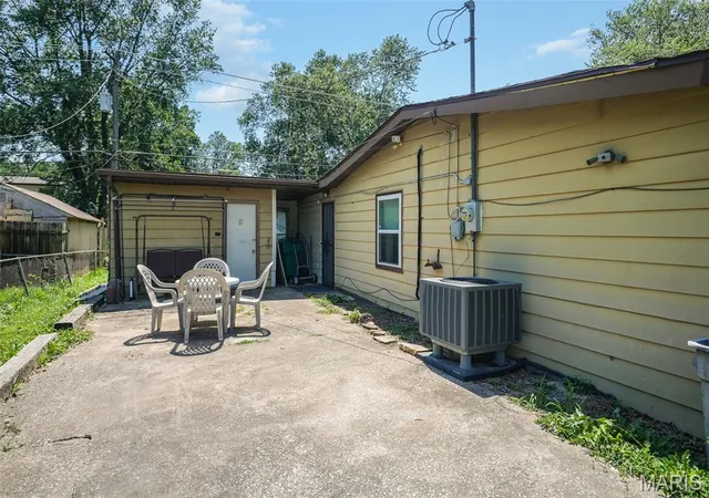 Homes for sale in East St Louis, IL | 1302 Saint Raphael St, East St Louis, IL 62206 | MLS# MIS26039545